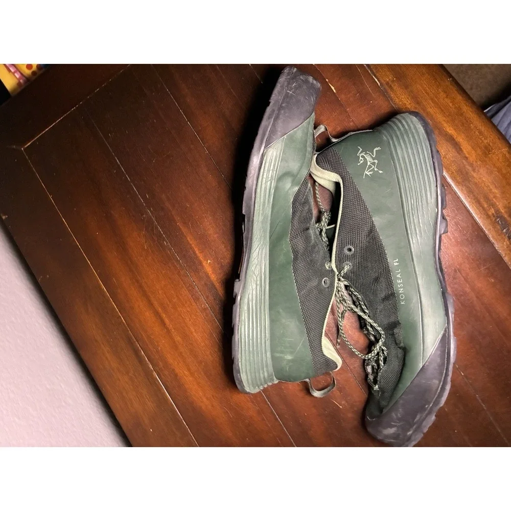 Arcteryx Konseal FL 2 Hiking‎ Shoes Men's Sz 9 Green Vibram Megagrip Sole